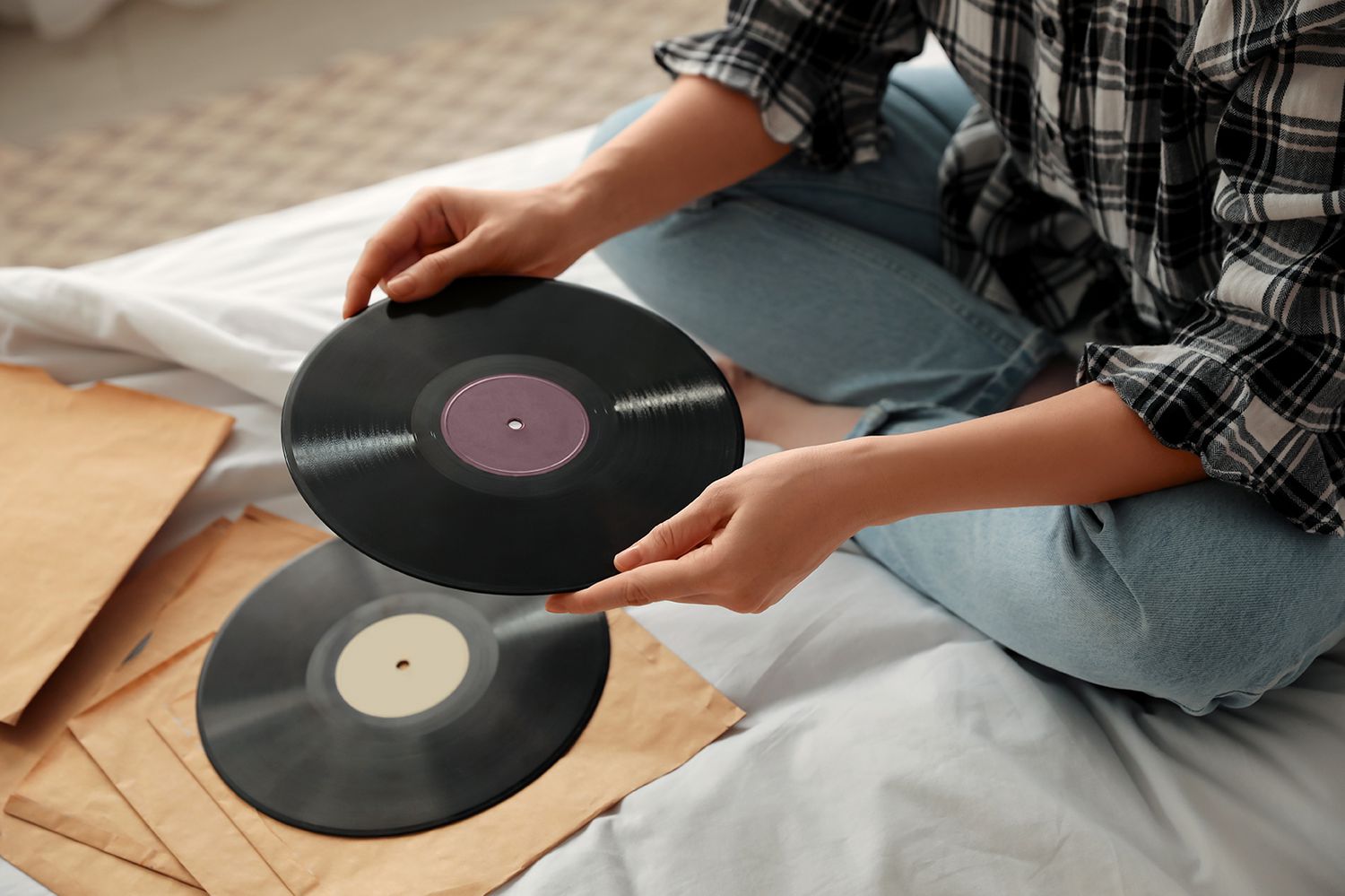 How To Choose The Best Online Record Shop In Australia? Visit And Run